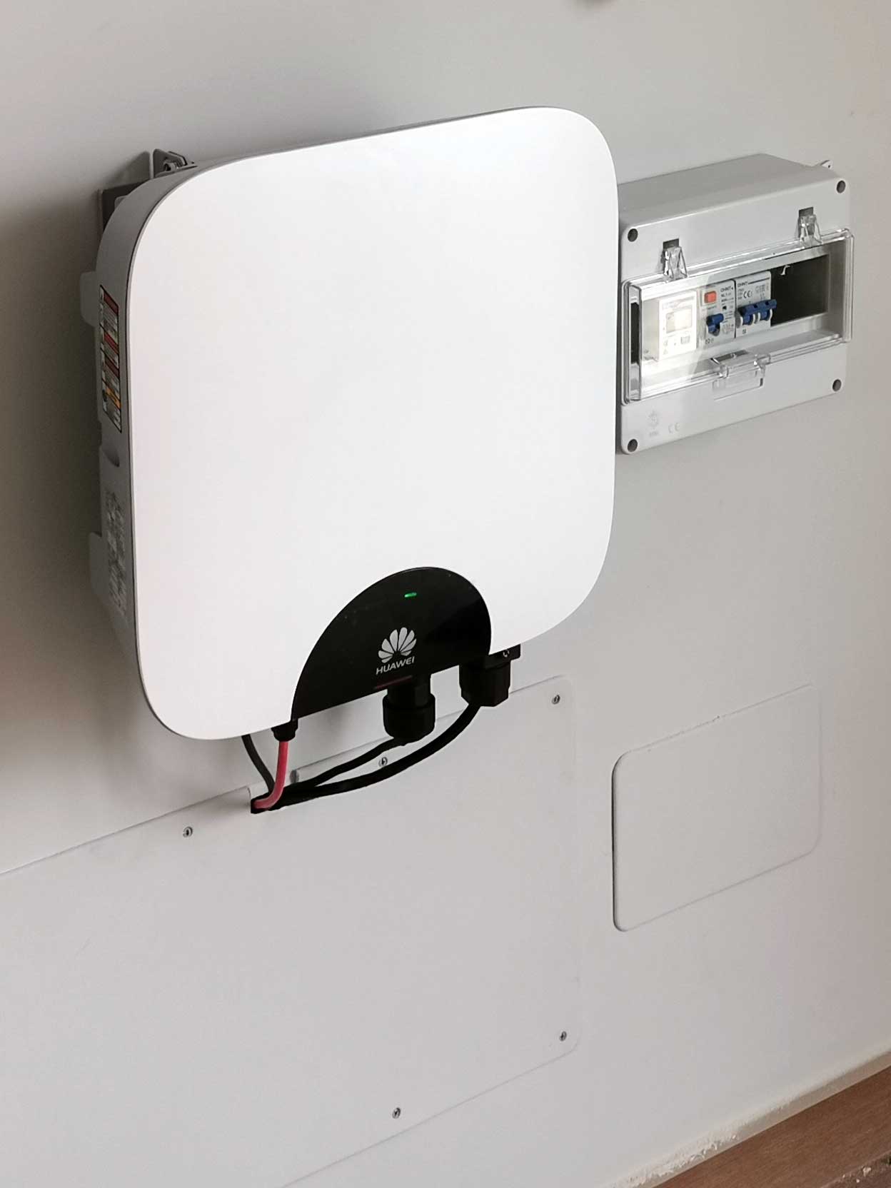 Instalación de autoconsumo de energía solar fotovoltaica en vivienda unifamiliar de Torredonjimeno (Jaén) - Inversor Huawei Instalación de autoconsumo de energía solar fotovoltaica en vivienda unifamiliar de Torredonjimeno (Jaén) - Inversor Huawei