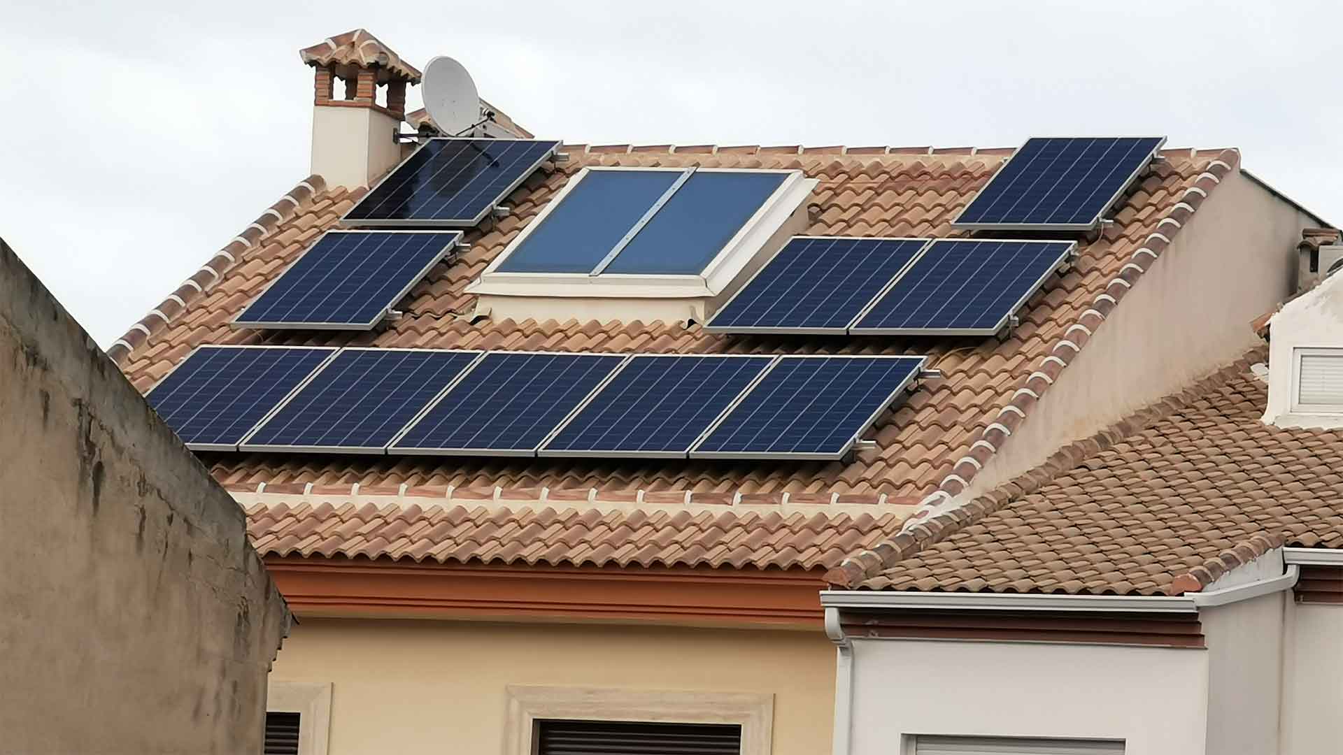 Instalación fotovoltaica vivienda unifamiliar Torredonjimeno