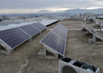 Instalación paneles solares en polígono industrial