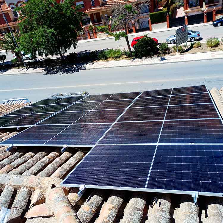 Instalar-placas-solares-Guadix Instalación placas solares Guadix Aficlima Solar
