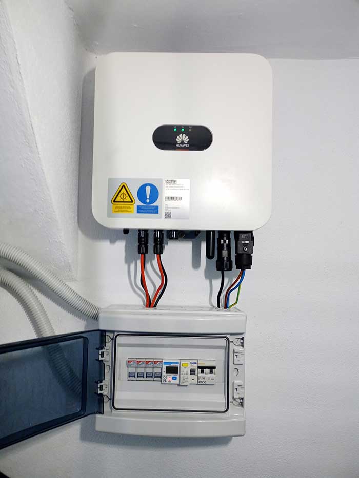 inversor-solar-de-6kw Inversor Huawei de 6kw instalado en Armilla
