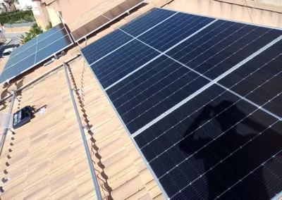 Proceso instalación paneles solares en Otura